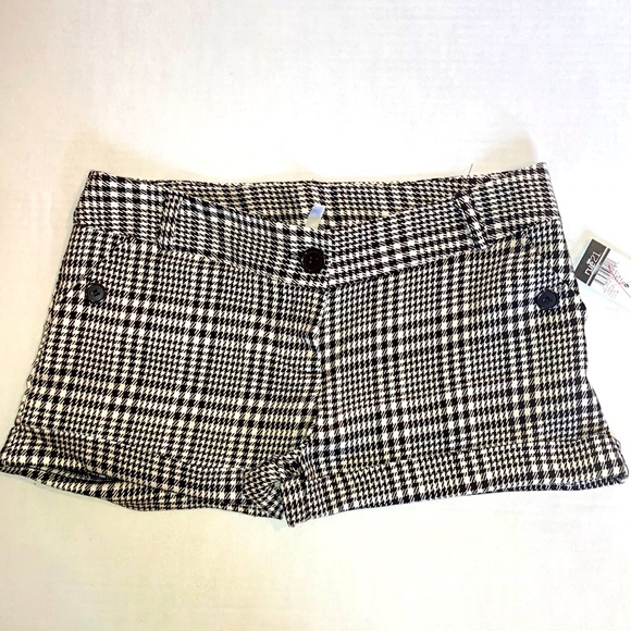Juniors size 9 Rue21 black plaid cuffed shortie shorts NWT - Picture 1 of 4